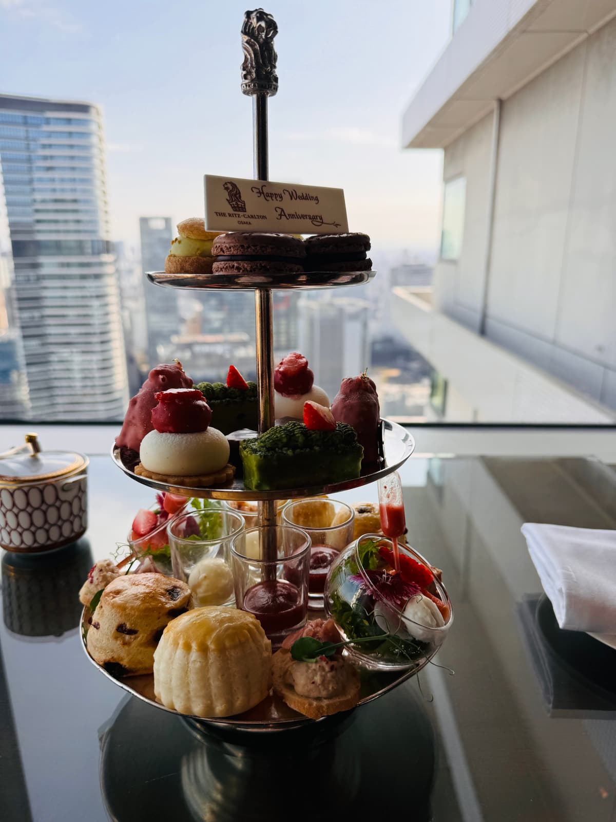 リッツカールトン大阪のクラブラウンジのアフタヌーンティー